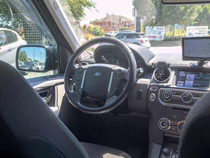 Land Rover Discovery (2013) 3.0D 155KW 7sed – NAVIJÁK - fotka 15 z 57
