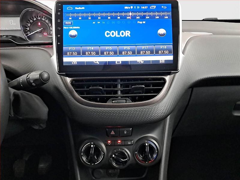Peugeot 2008 (2013) 1.2 PureTech, Navi, Tempomat - fotka 12 z 17