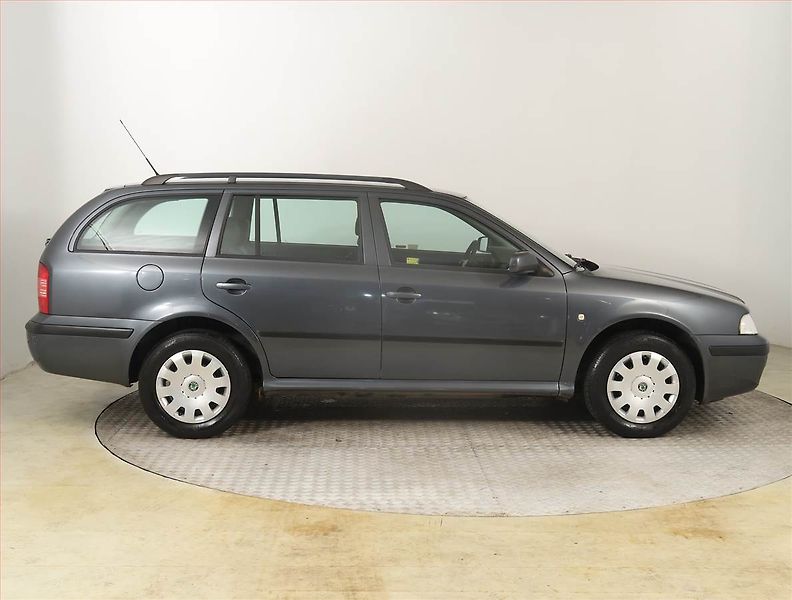 Škoda Octavia (2007) 1.6, ČR,1.maj, Serv.kniha - fotka 6 z 14