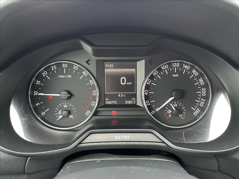 Škoda Octavia 2,0 TDi 110KW KLIMA ROZVODY - fotka 24 z 36