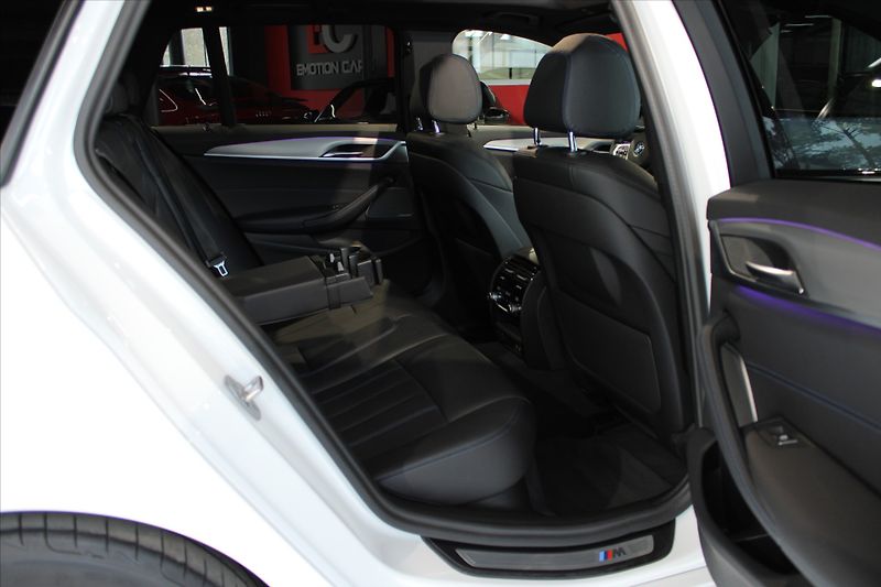 BMW Řada 5 530d xDrive M Sport DAProf/360 - fotka 29 z 35