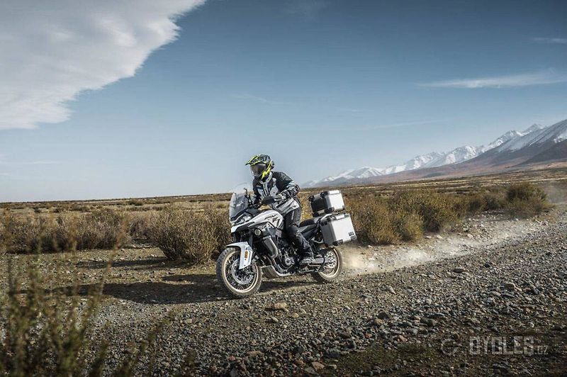 CFMOTO 800 MT (2026) Explore ES - Skladem - fotka 25 z 25
