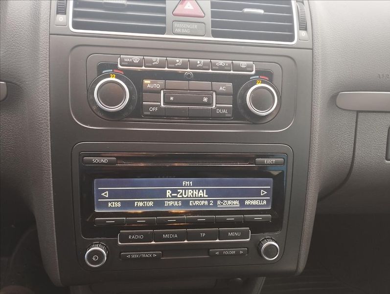 Volkswagen Touran 1,6 TDi - fotka 12 z 15