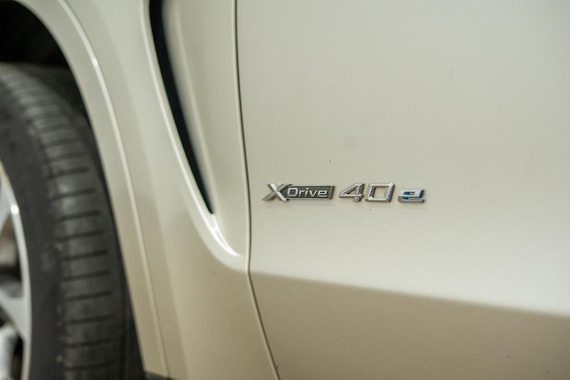 BMW X5 40e 2.0 180 kW xDrive - fotka 43 z 49