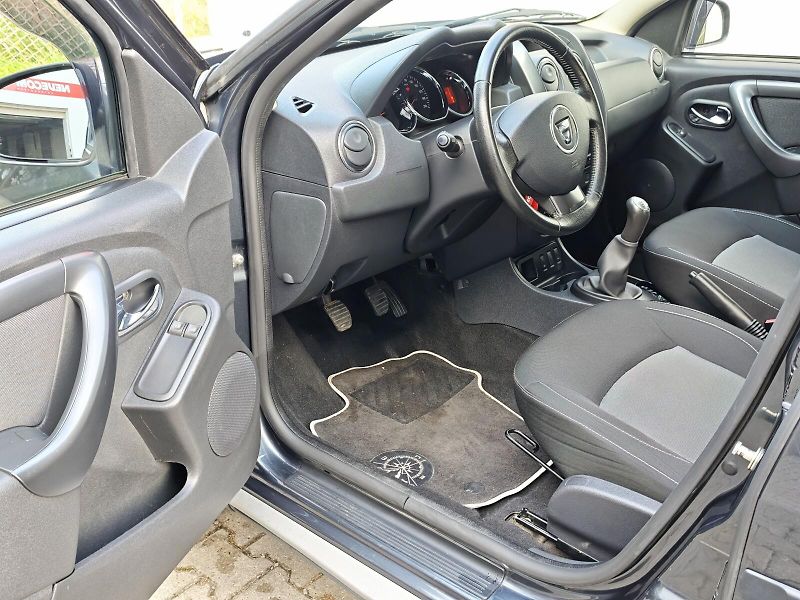 Dacia Duster (2016) 1.6i Arctica - fotka 9 z 21