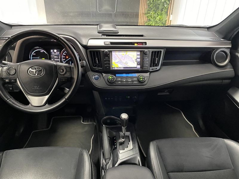 Toyota RAV4 2.5 Hybrid 4x4 AT ČR 1.MAJ.SER - fotka 22 z 27