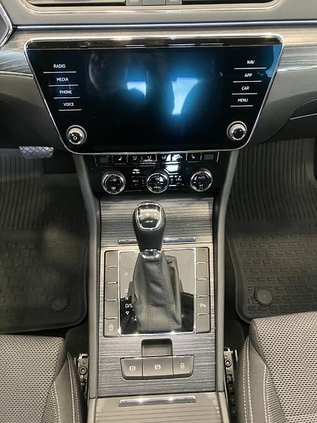Škoda Superb  2.0 TDI 110kW Style DSG AT7 - fotka 16 z 38