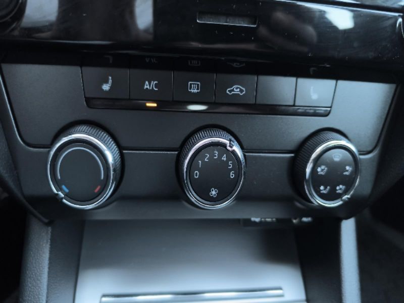 Škoda Octavia 1.4TSi AMBITION FRESH - fotka 15 z 24