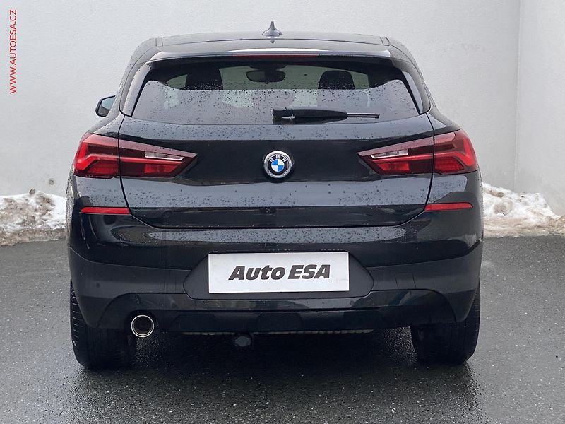 BMW X2 (2020) 1.5T sDrive18i, LED, navi - fotka 5 z 19