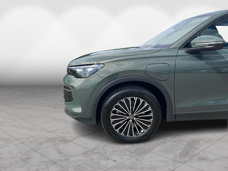 Volkswagen Tiguan People 1,5 TSI 150 kW eHybrid - fotka 10 z 23