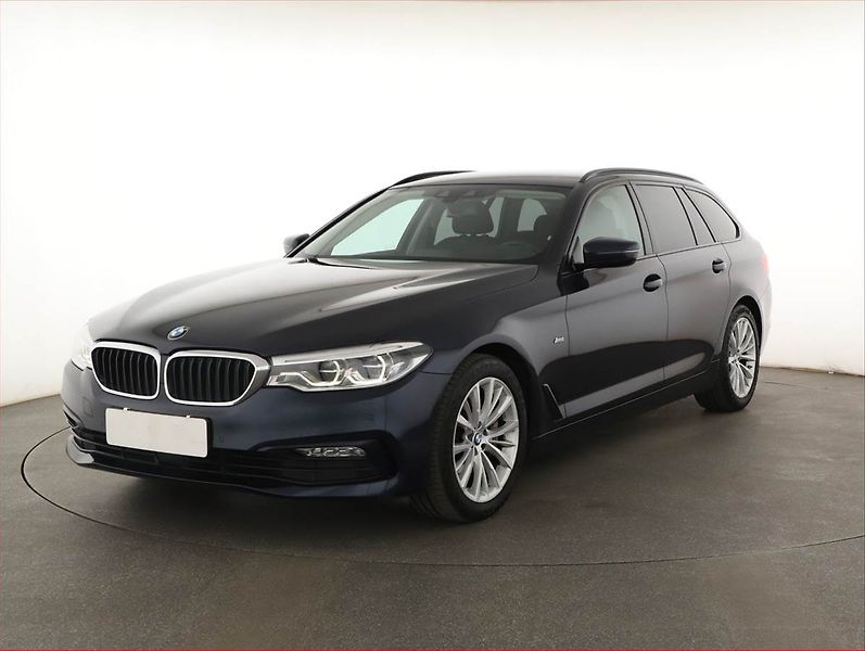 BMW Řada 5 (2017) 530d xDrive, 4X4, Automat - fotka 2 z 21