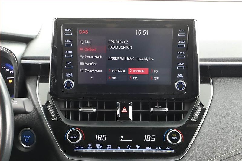 Toyota Corolla (2021) Style 2.0 Hybrid - fotka 9 z 16