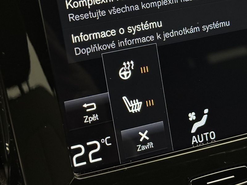 Volvo XC40 D3 MOMENTUM AUT  - fotka 42 z 46