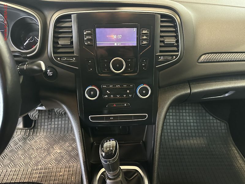 Renault Mégane (2018) 1.6 i, ČR, AC, tempo, park - fotka 14 z 22