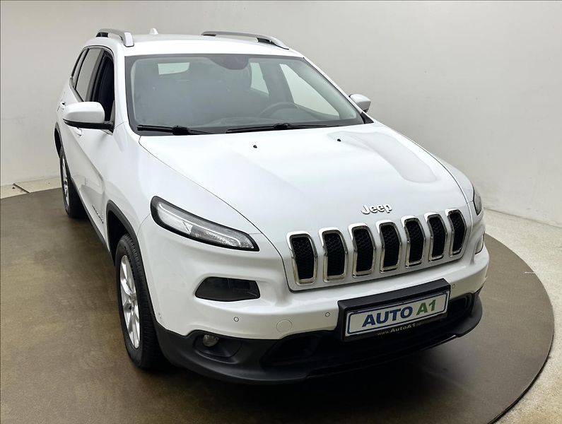 Jeep Cherokee 2,0 103kW 4X4 AC NAVI SENZORY - fotka 3 z 41