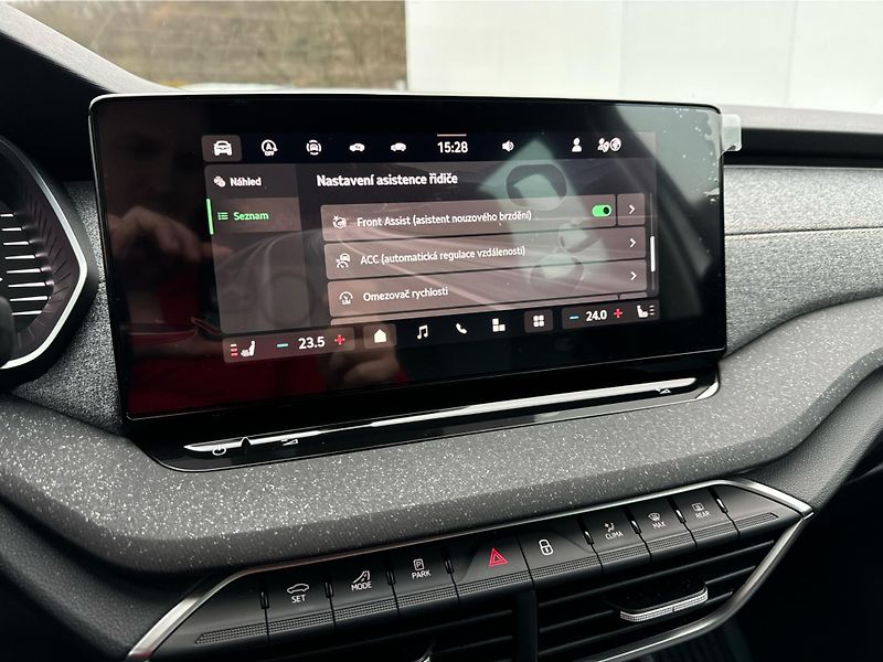 Škoda Octavia IV FL Combi Top Selection 2.0 - fotka 15 z 24