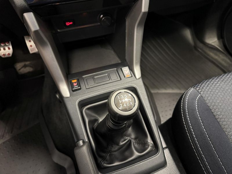 Subaru Forester 2.0D Comfort, 6MT, CZ, 1. maj. - fotka 32 z 47