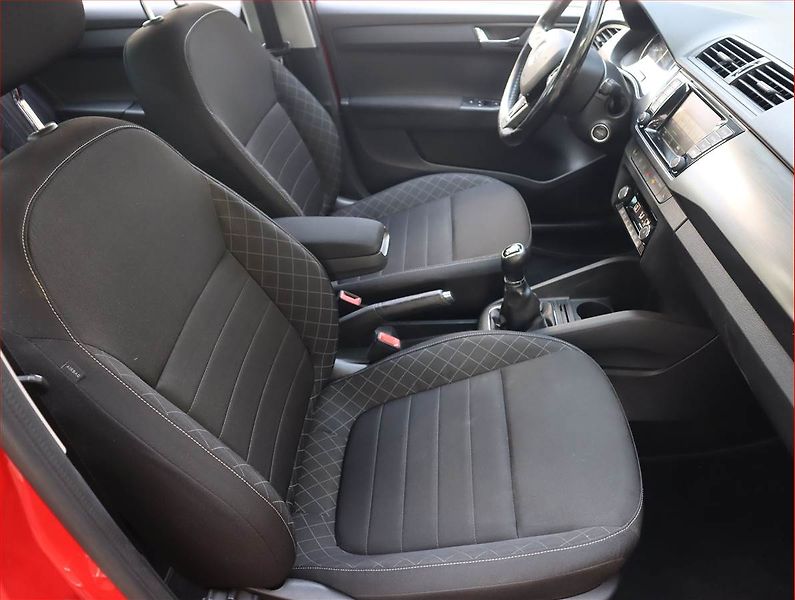 Škoda Fabia (2015) Style 1.2 TSI, Serv.kniha - fotka 9 z 19