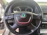 Škoda Octavia (2010) 2.0 TDi, Navi, AC - náhled 13