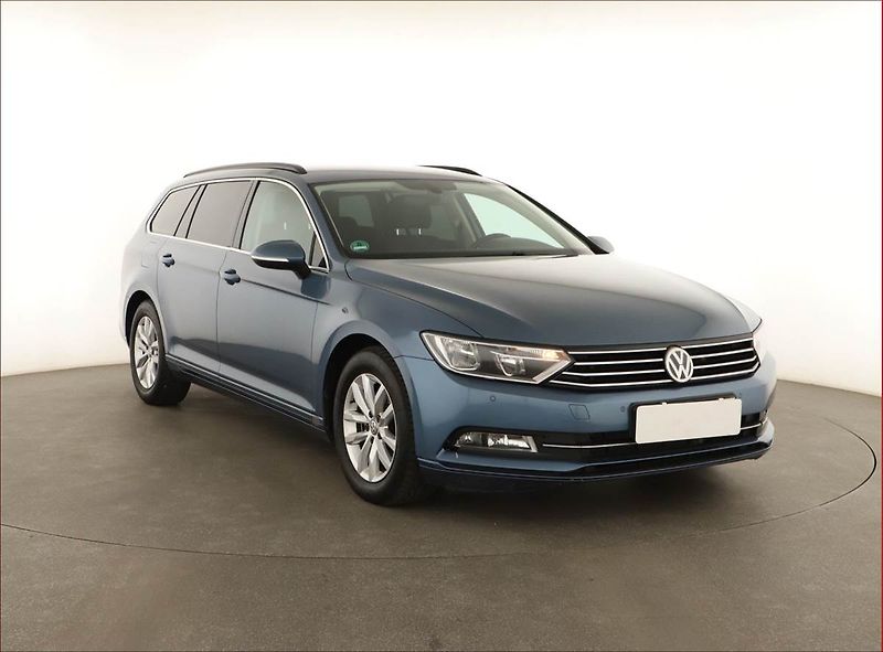 Volkswagen Passat (2015) 2.0 TDI, Navi, Tempomat - fotka 1 z 20