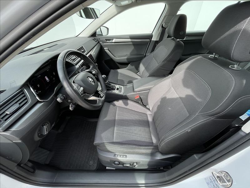 Škoda Superb 2,0 TDI DSG Combi Style Extra - fotka 4 z 24
