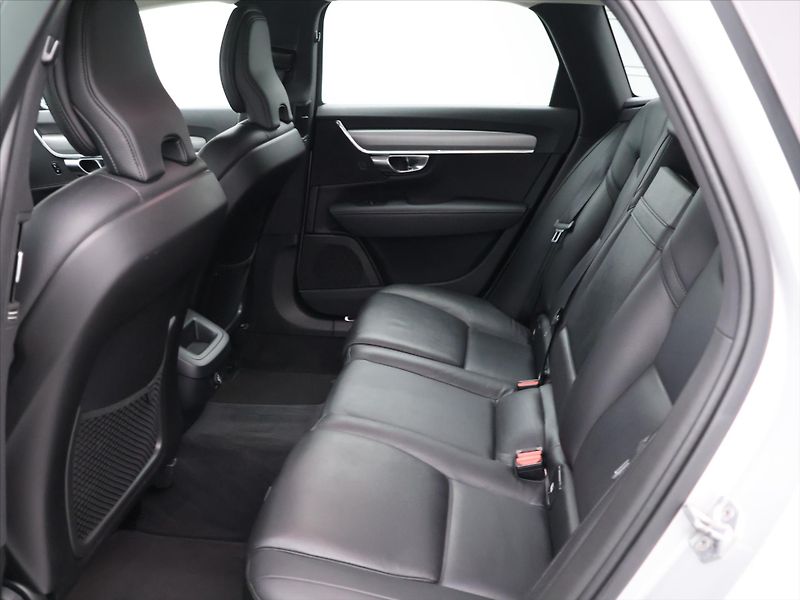 Volvo V90 2,0 T5 184kW Momentum CZ DPH - fotka 14 z 36