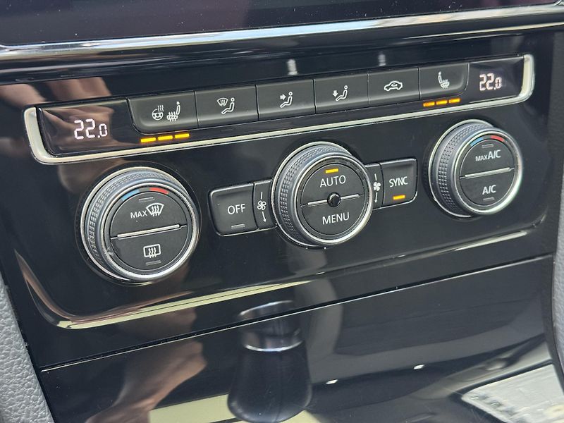Volkswagen Golf (2017) VII 1.4TSi MAN Highline, RZV - fotka 40 z 51