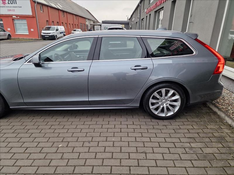 Volvo V90 2.0 D4 Momentum Pro,ČR,1.Maj. - fotka 46 z 50