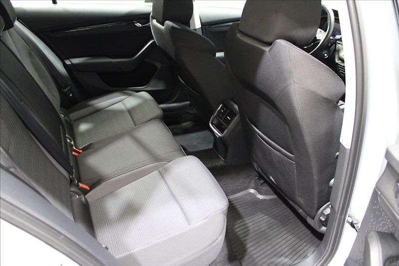 Škoda Octavia 2,0 TDI Ambition 1.majitel CZ - fotka 12 z 32