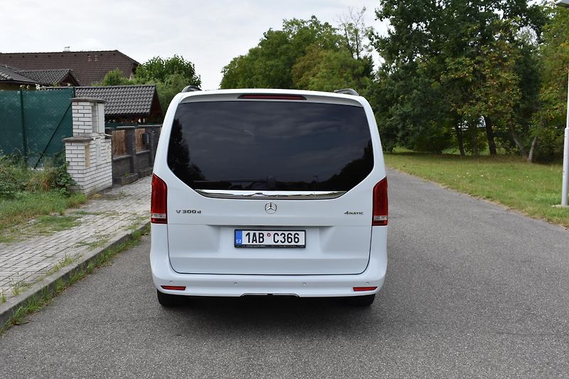 Mercedes-Benz Třídy V (2023) 300d AMG 4Matic REZERVACE - fotka 5 z 24