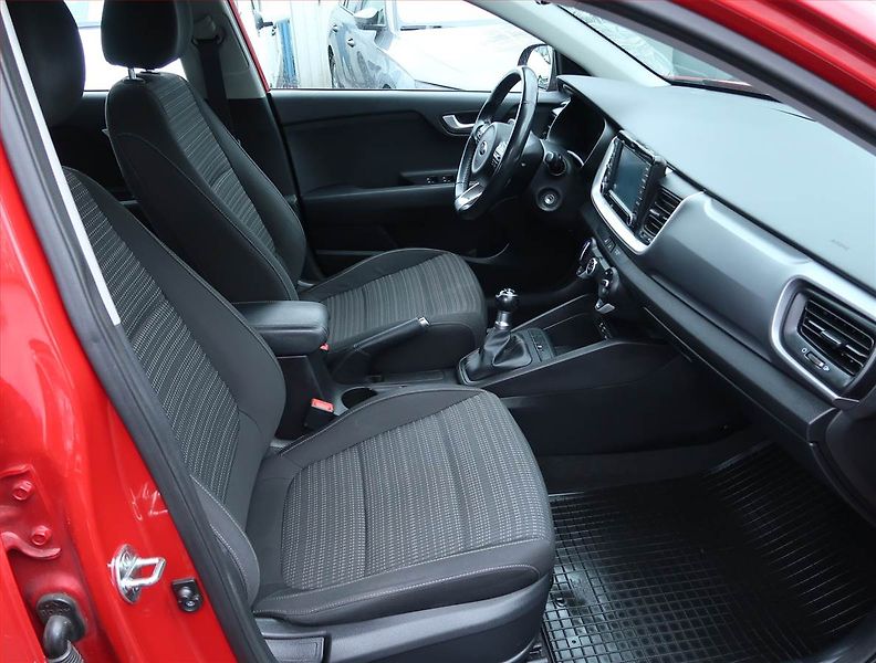 Kia Stonic (2018) 1.25 CVVT, ČR,1.maj - fotka 9 z 18