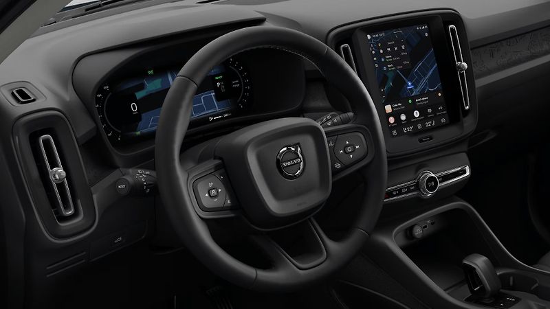 Volvo XC40 (2026) B3 ESSENTIAL AUT - fotka 2 z 19