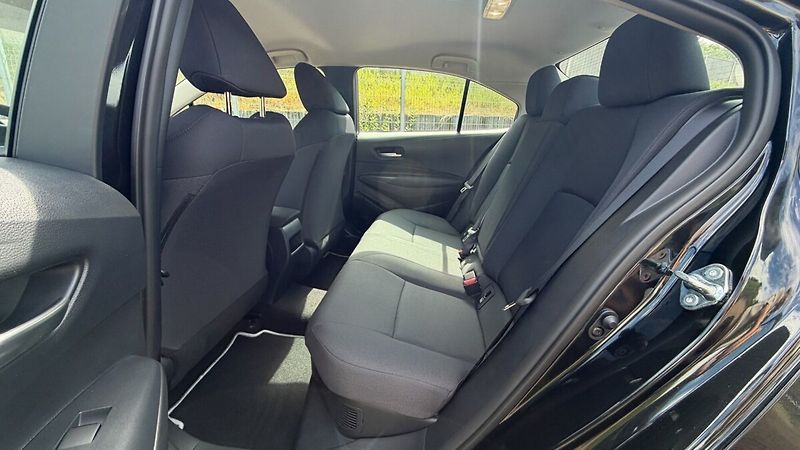 Toyota Corolla Sedan Active - fotka 13 z 22