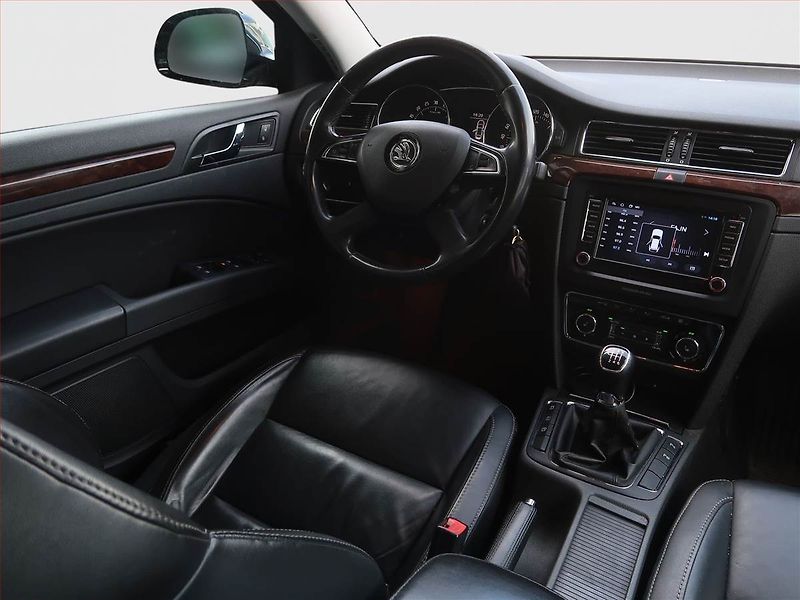 Škoda Superb (2014) 1.6 TDI, Xenony, Tempomat - fotka 7 z 16