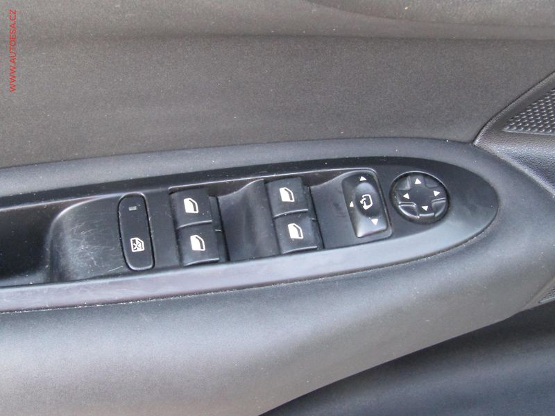 Citroën C4 (2012) 1.6HDi, ČR, AC, STK5/28 - fotka 11 z 15