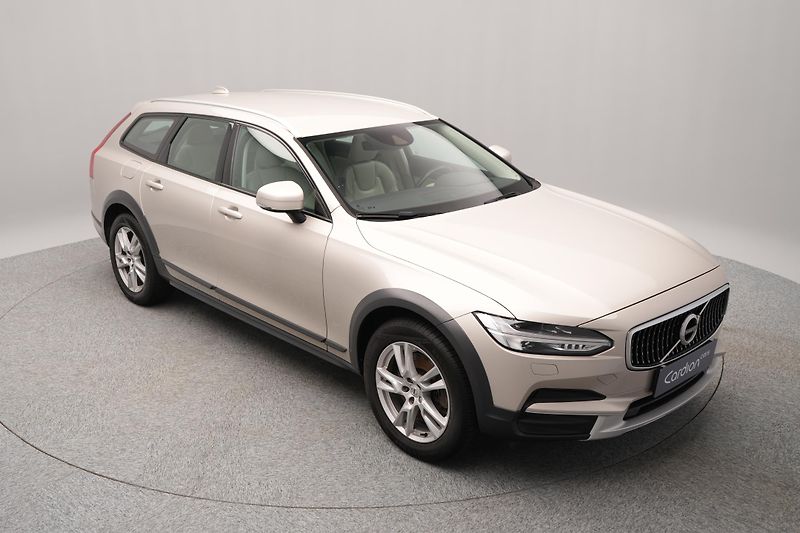 Volvo V90 CC D4 AWD MOMENTUM AUT - fotka 13 z 46