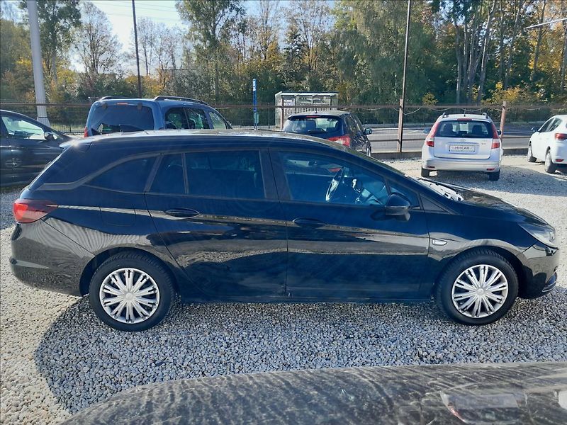 Opel Astra 1,6 CDTi 81kW - fotka 8 z 49