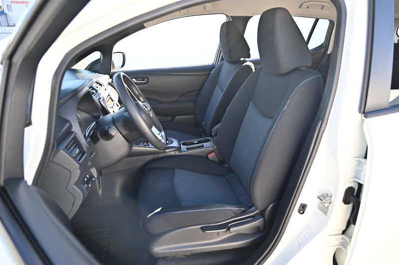 Nissan Leaf Basis 40kWH 110KW 3/2021 - fotka 21 z 34