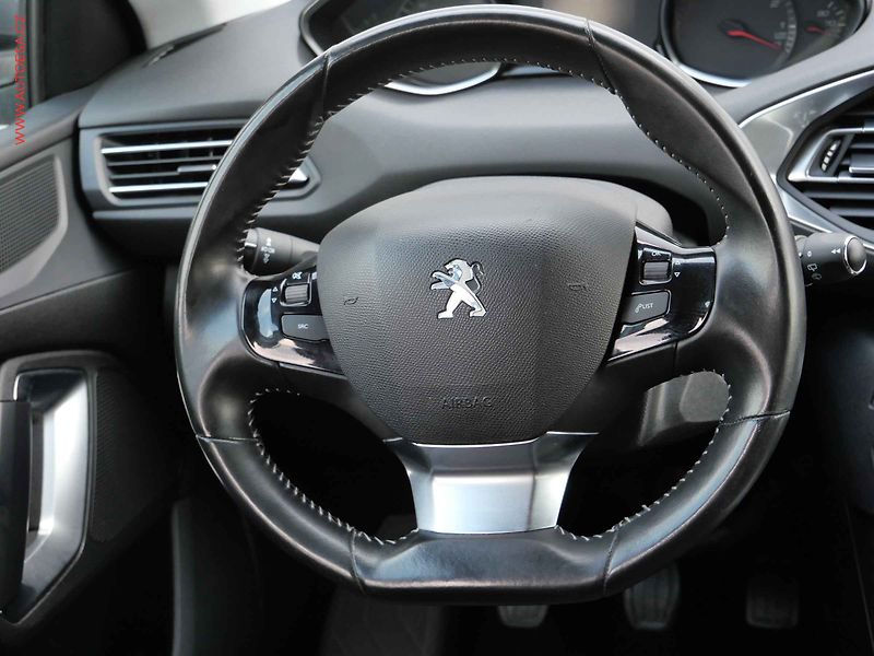 Peugeot 308 (2015) 1.2 PT, ČR, Active - fotka 11 z 18