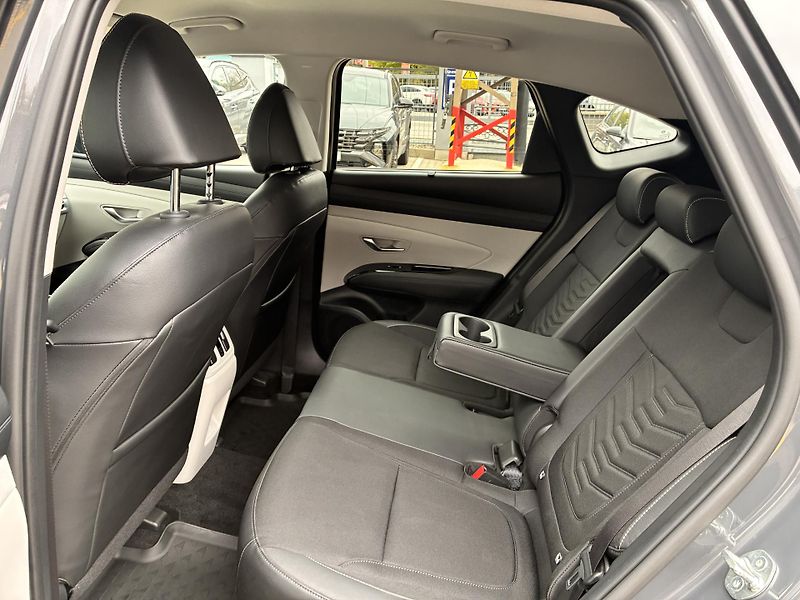 Hyundai Tucson 1.6T-GDi HEV 158kW REZERVACE - fotka 14 z 35