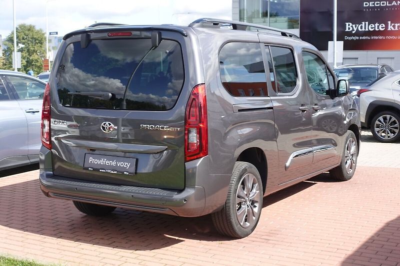 Toyota ProAce City Verso 1.5D-4D M/T Family 7míst - fotka 4 z 32