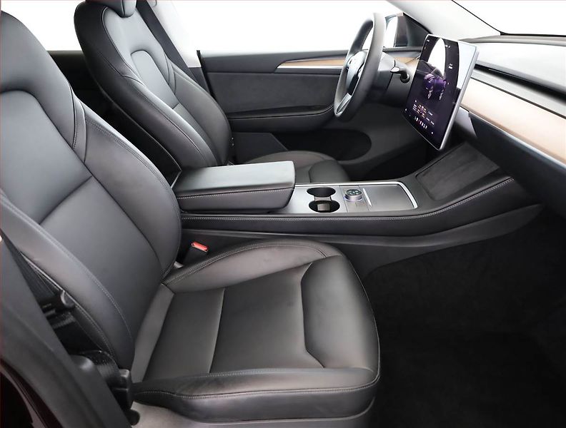 Tesla Model Y (2024) Long Range RWD 79kWh, SoH 92% - fotka 7 z 22