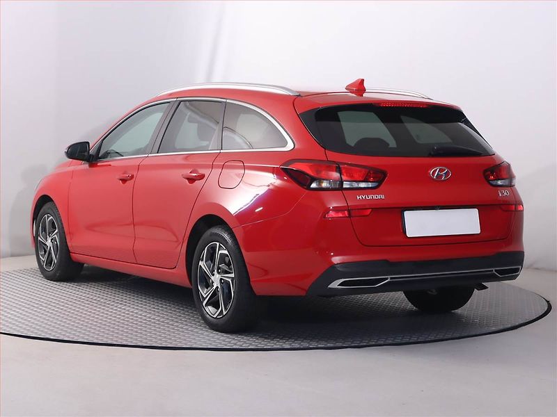 Hyundai i30 (2023) Family 1.0 T-GDI, Automat - fotka 4 z 23
