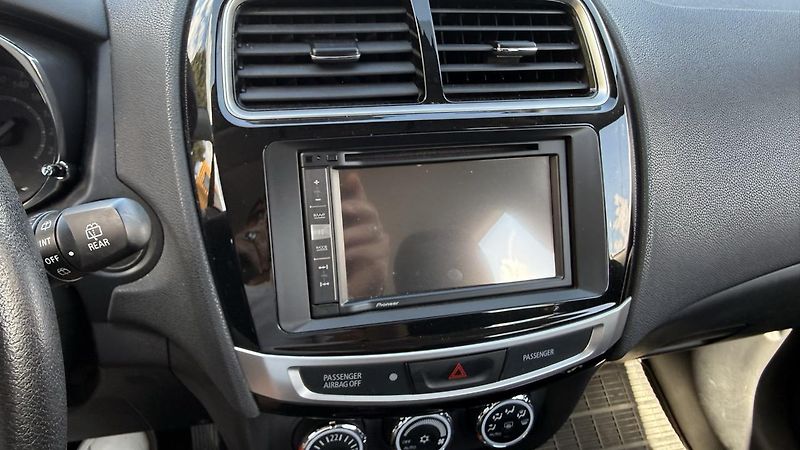 Mitsubishi ASX (2016) 1.6Di-D, ČR,4X4 - fotka 15 z 16