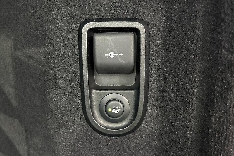 BMW Řada 5 530d xDrive - fotka 11 z 29
