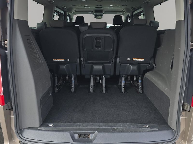 Ford Tourneo Custom (2020) 2.0 EcoBlue MHEV 136kW, 1. Maj - fotka 22 z 22