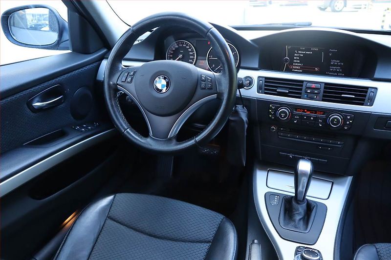 BMW Řada 3 (2010) 320 d xDrive, 4X4, Automat - fotka 7 z 24
