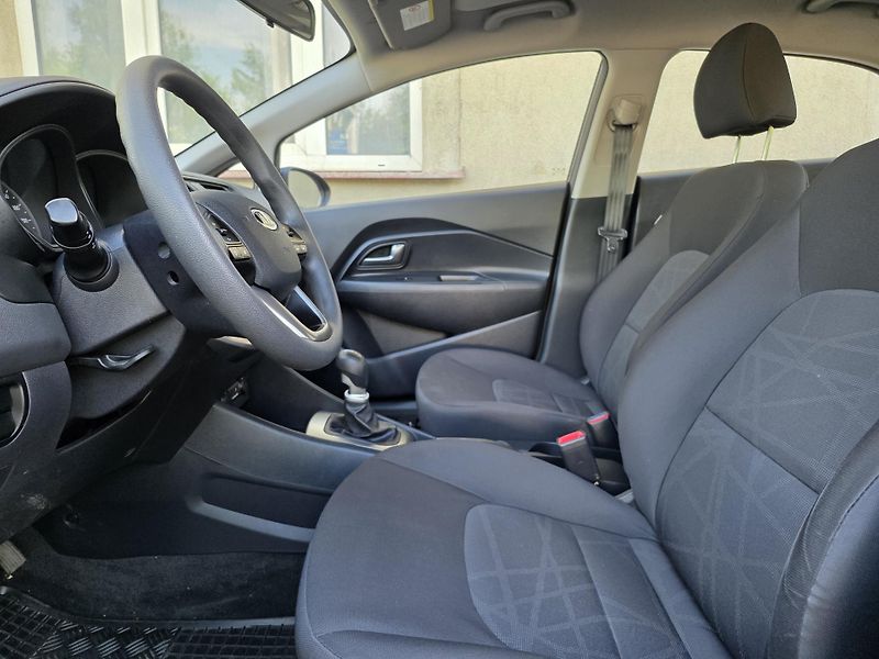 Kia Rio 1.4-1MAJITEL-SERVISOVÁNO-KLIMA - fotka 16 z 16