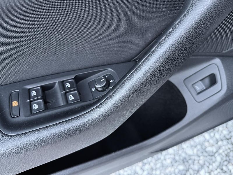 Volkswagen Passat 1,4 TSI Comfortline Navi - fotka 17 z 45