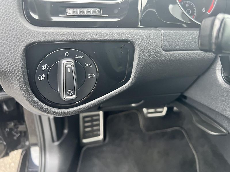 Volkswagen Golf IQ.DRIVE 1.6TDi DSG KLIMA ALU - fotka 13 z 55